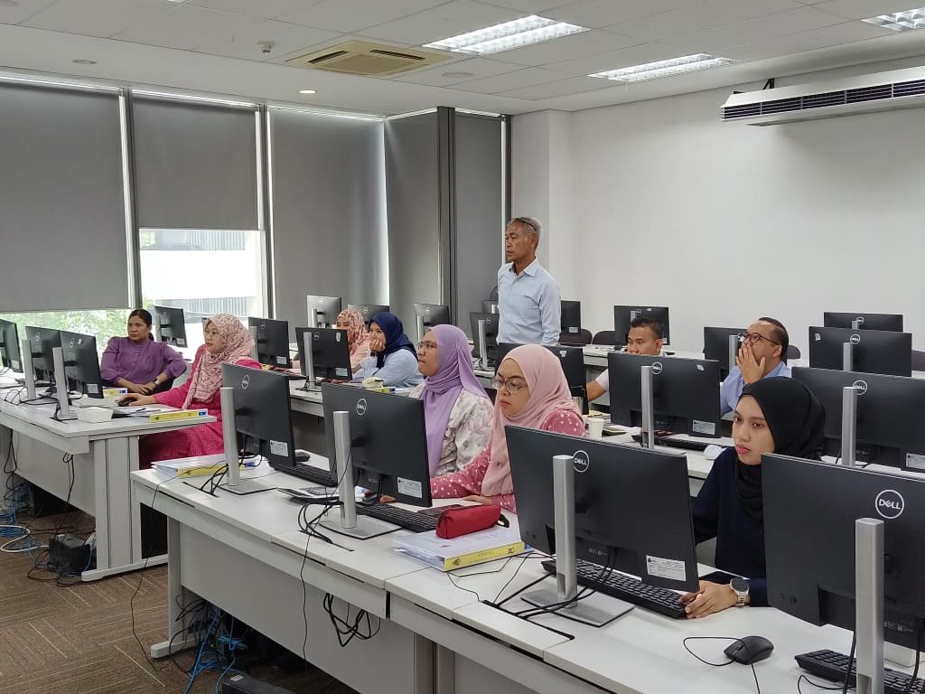 Sesi amali makmal komputer